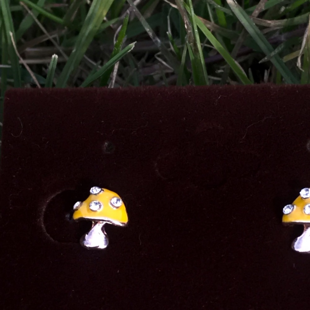 Yellow mushroom 🍄 earrings